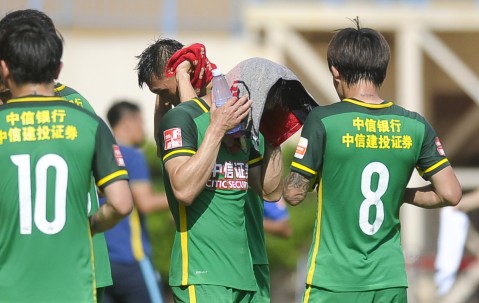 悦盈官网 -阿贾克斯发布备战花絮，赛前单刀错失，国王杯任务艰巨，轮换策略成焦点(暗区突围阿贾克斯的帽子)