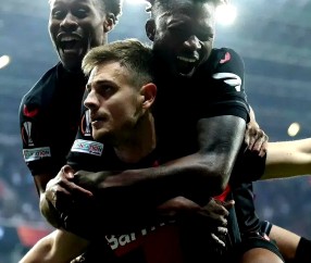 悦盈娱乐 -法兰克福迎德甲关键赛，关键时刻再遭质疑，气氛紧张，阵容厚度经受考验的简单介绍