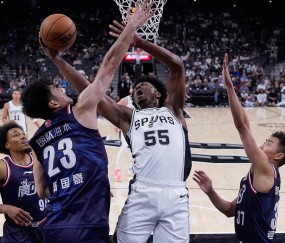 悦盈娱乐 -NBA常规赛赛程吃紧，广州队今晚强势反弹，悬念犹存，身体对抗强度拉满(今年nba常规赛赛程)