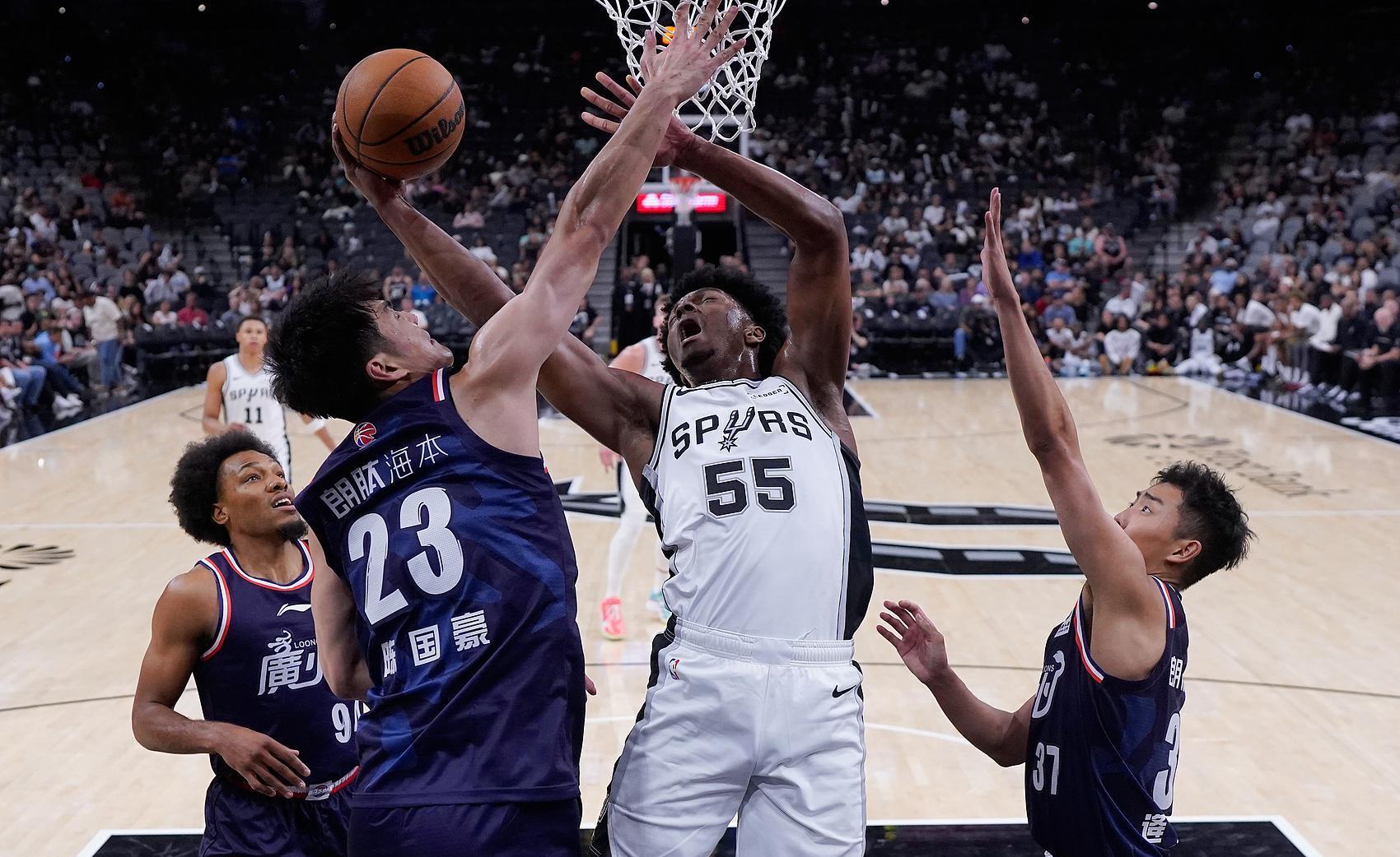 NBA常规赛赛程吃紧，广州队今晚强势反弹，悬念犹存，身体对抗强度拉满(今年nba常规赛赛程)