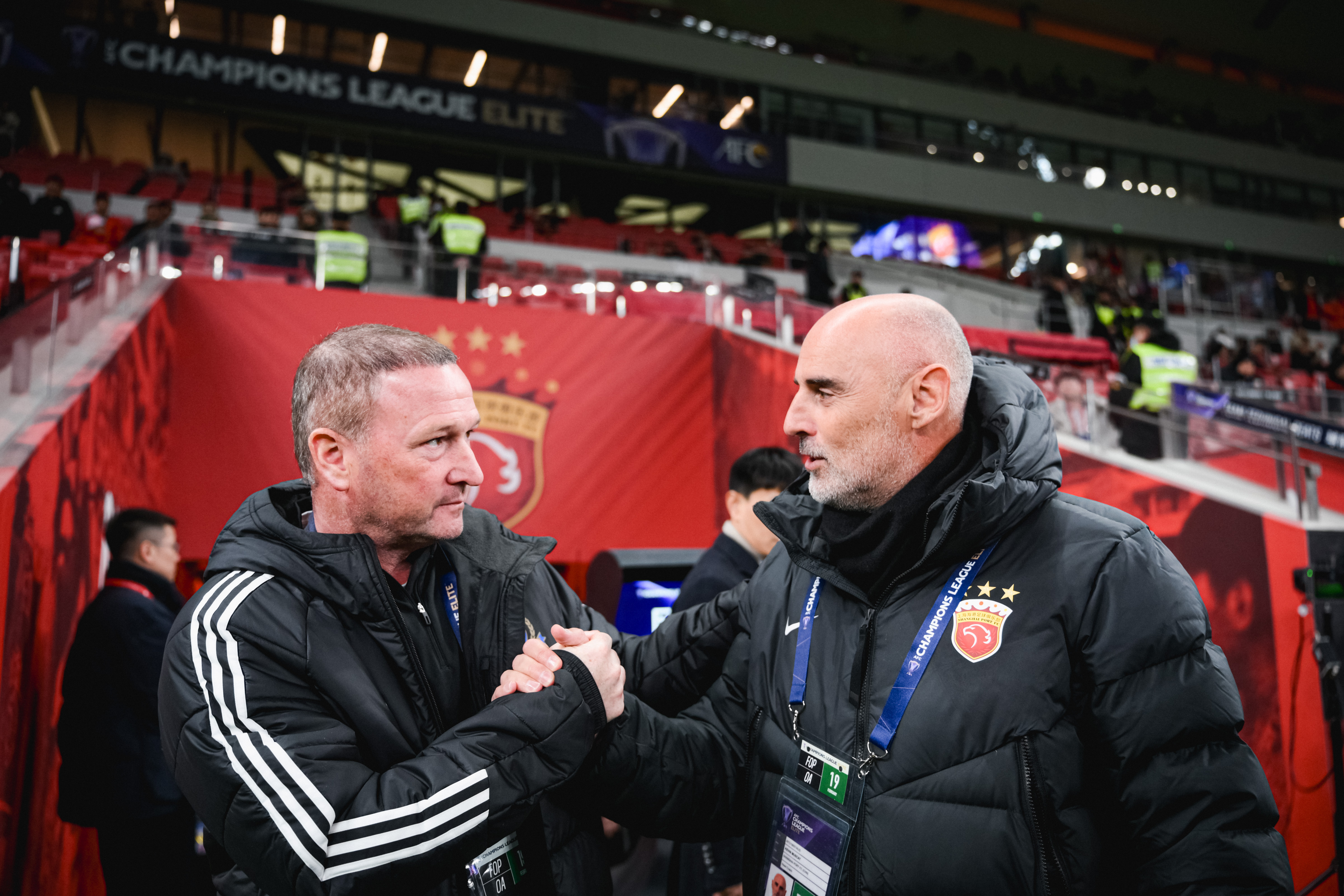 关于今晚欧联传出新动向;上海海港主帅复盘;管理层表态:底气十足;赛季目标并未改变的信息 关于今晚欧联传出新动向;上海海港主帅复盘;管理层表态:底气十足;赛季目标并未改变的信息