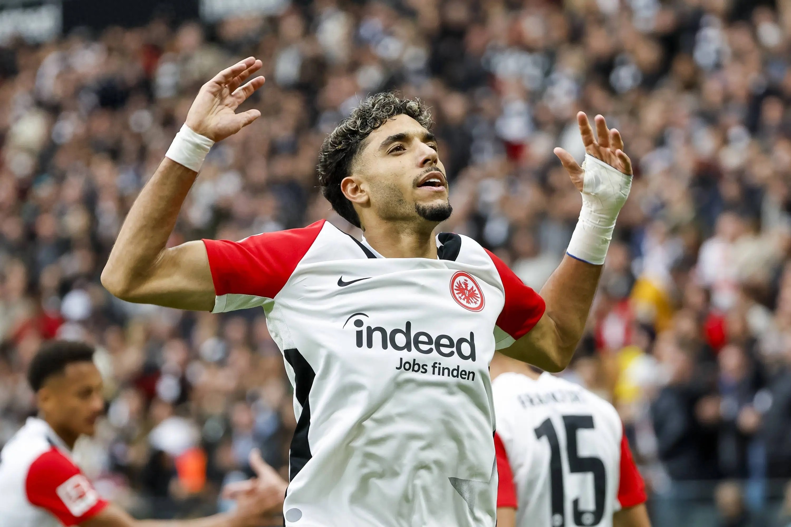 包含赛后法兰克福调整名单以备英超，状态回暖环节打磨，赛场秩序良好，阵容厚度经受考验的词条