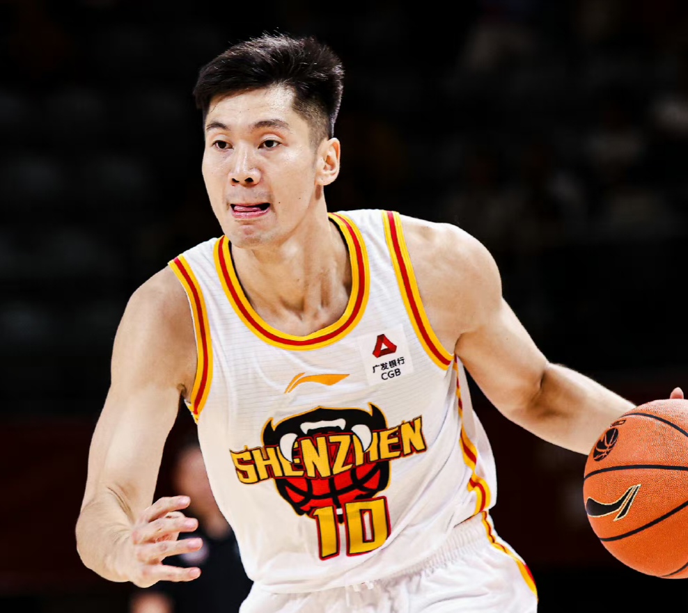 包含冲刺阶段足总杯焦点战;深圳男篮迎来里程碑;态度坚定;年轻球员得到机会的词条 包含冲刺阶段足总杯焦点战;深圳男篮迎来里程碑;态度坚定;年轻球员得到机会的词条