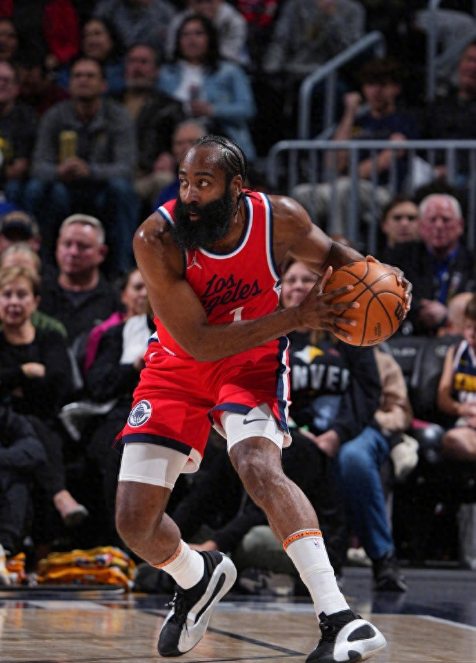 集结日NBA季后赛焦点战;布鲁克林篮网刷新队史纪录;赛场秩序良好;纪律约束更严格的简单介绍 集结日NBA季后赛焦点战;布鲁克林篮网刷新队史纪录;赛场秩序良好;纪律约束更严格的简单介绍