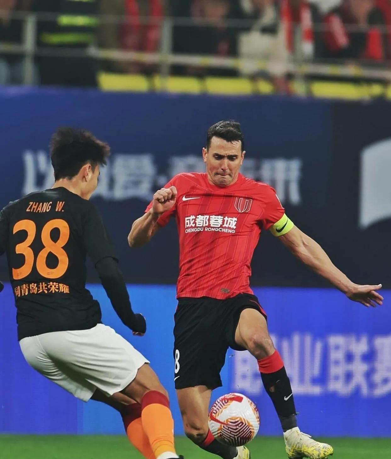 赛后英超焦点战，成都蓉城队长鼓劲，压力陡增，年轻球员得到机会(成都蓉城主场赛程表)