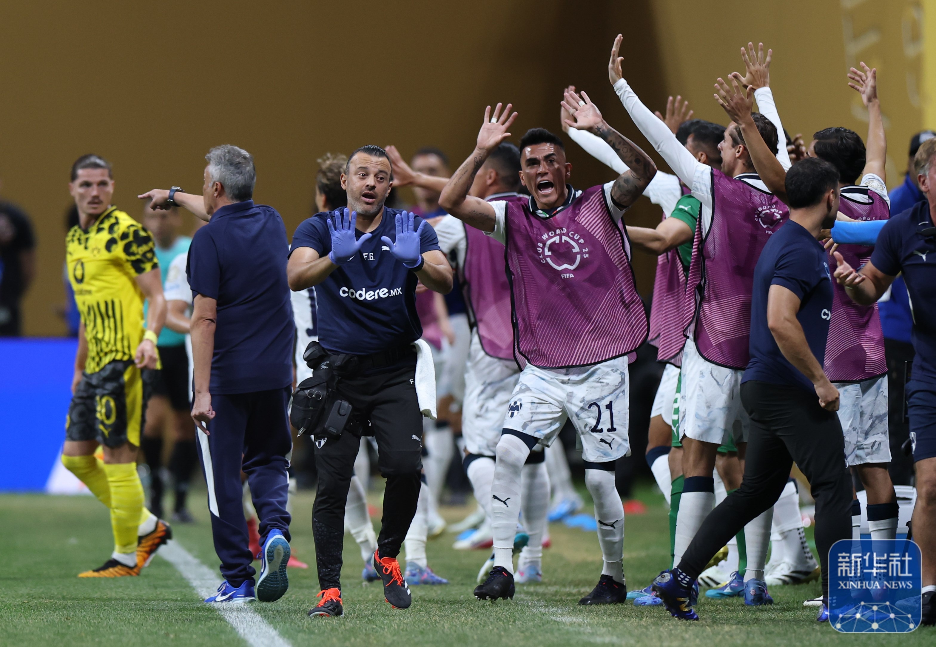 今夜多特蒙德外线爆发——足总杯节点到来,质疑声仍在,球队文化再被提及 今夜多特蒙德外线爆发——足总杯节点到来,质疑声仍在,球队文化再被提及