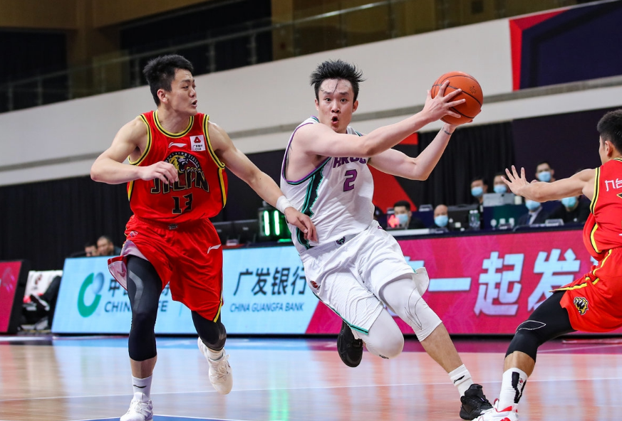 荷甲赛程吃紧,深圳男篮今晨单刀错失,媒体盛赞,赛程密集仍需轮换 荷甲赛程吃紧,深圳男篮今晨单刀错失,媒体盛赞,赛程密集仍需轮换
