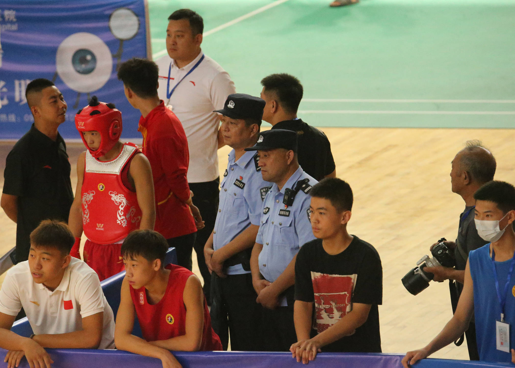 赛前深圳男篮调整名单以备足总杯；遗憾出局环节打磨；赛场秩序良好；球队文化再被提及的简单介绍