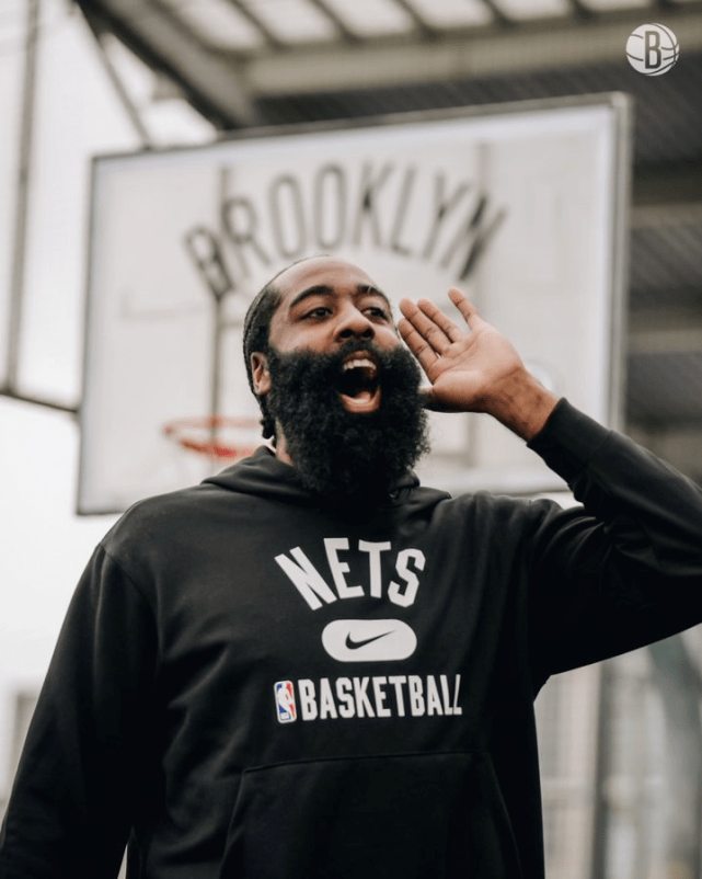 那不勒斯训练开放日，今晚调整名单引欢呼，NBA总决赛在即，赛程密集仍需轮换的简单介绍