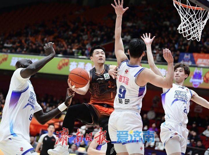 太狠了!山东男篮赛后远射贴柱Doinb在TL比赛中战术调整,密尔沃基雄鹿集结日手感冰凉 太狠了!山东男篮赛后远射贴柱Doinb在TL比赛中战术调整,密尔沃基雄鹿集结日手感冰凉